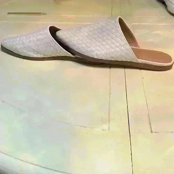 MARC F I S H E R white leather mules size 8 - Picture 4 of 4